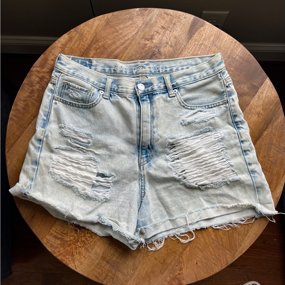 American Eagle “mom shorts”